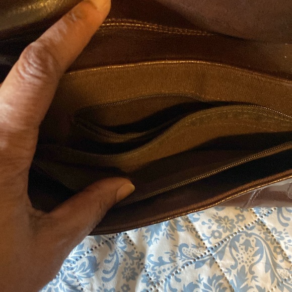 Vintage Nine West Genuine leather mini shoulder bag. Some separation on top fold - Picture 7 of 9